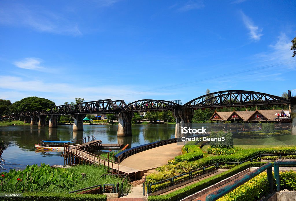 Ponte sul fiume Kwai - Foto stock royalty-free di Provincia di Kanchanaburi