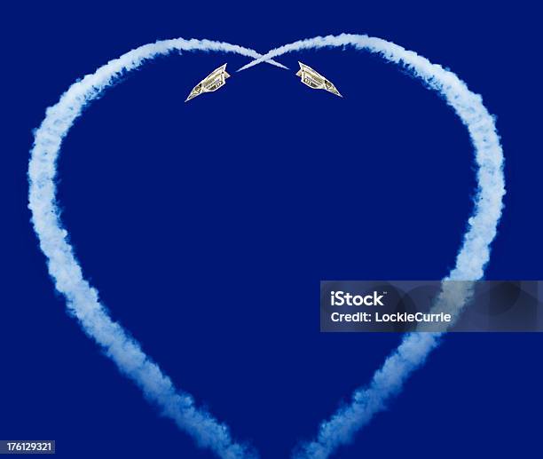 Coração - Fotografias de stock e mais imagens de Exatidão - Exatidão, Símbolo do Coração, Acrobacia aérea