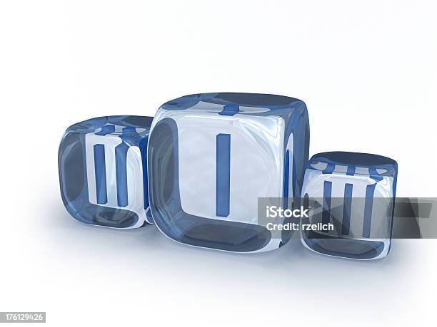 Cubo De Gelo Pódio - Fotografias de stock e mais imagens de Gelo - Gelo, Pódio, Branco