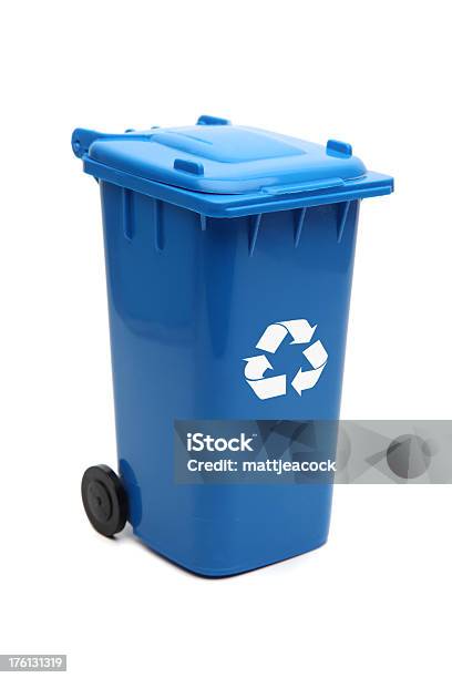 Azul De Reciclagem Bin - Fotografias de stock e mais imagens de Figura para recortar - Figura para recortar, Caixote do Lixo com Rodas, Azul