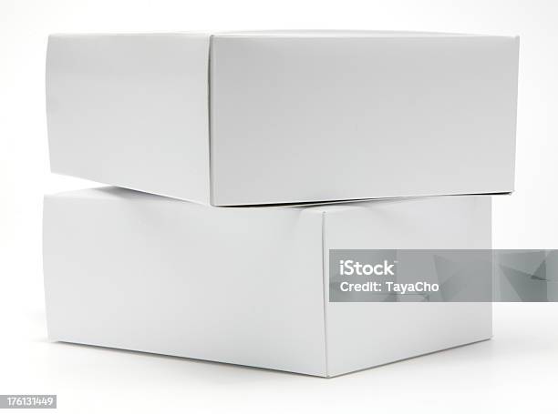 Foto de Dois Caixas Em Branco Branco Isolado e mais fotos de stock de Branco - Branco, Caixa - Recipiente, Conceito