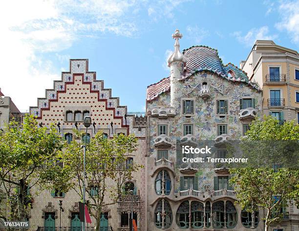 Telhados De Casa Batllo Ametler E - Fotografias de stock e mais imagens de Casa Batlló - Casa Batlló, Barcelona - Espanha, Antonio Gaudi