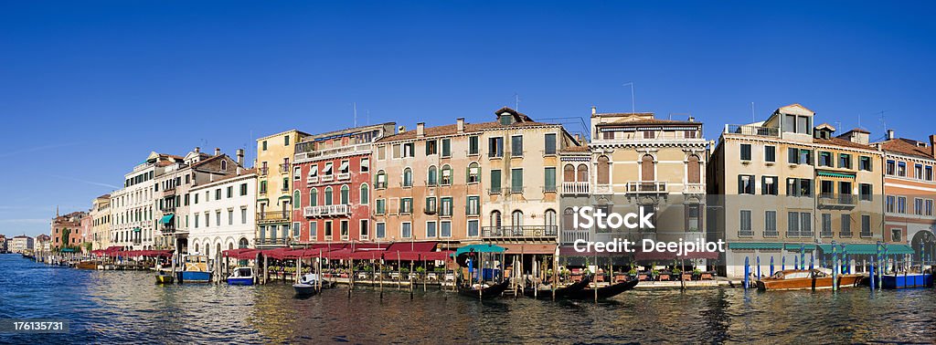 Гранд-канал в Венеции Италия Riverside зданий - Стоковые фото Архитектура роялти-фри