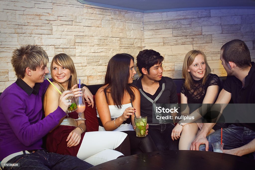 Gruppe von jungen Menschen in einem Nachtclub - Lizenzfrei Asiatischer und Indischer Abstammung Stock-Foto
