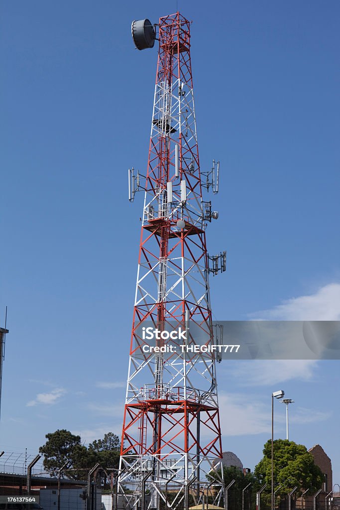 Antenne parabolique Tower - Photo de Antenne-relais de téléphone mobile libre de droits