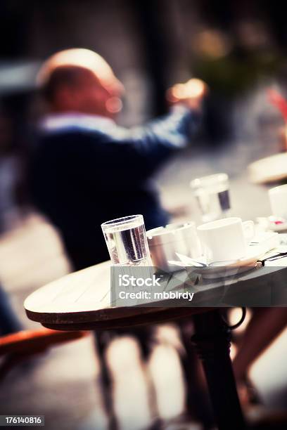 Foto de Pub Intervalos Para Café Ao Ar Livre e mais fotos de stock de Bebida - Bebida, Café - Bebida, Café - Casa de comes e bebes