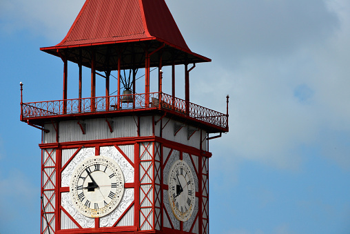 Georgetown, Guyana: clock tower with red pyramid roof Stabroek market (1881) - iron and steel structure constructed by the Edgemoor Iron Company of Delaware - designed by an American engineer Nathaniel McKay - Cornhill Street