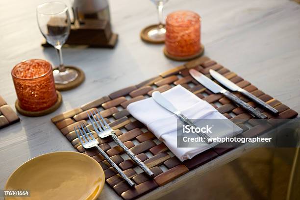 Foto de Coloque A Configuração e mais fotos de stock de Mesa de Jantar - Mesa de Jantar, Restaurante, Almoço