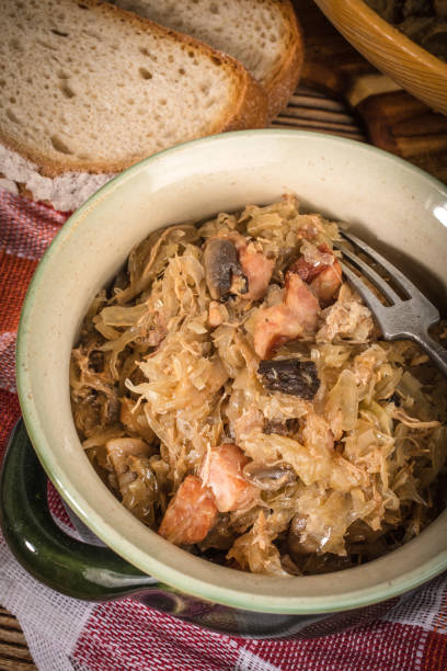 bigos - stewed cabbage with meat,dried mushrooms and smoked sausage. - bigos imagens e fotografias de stock