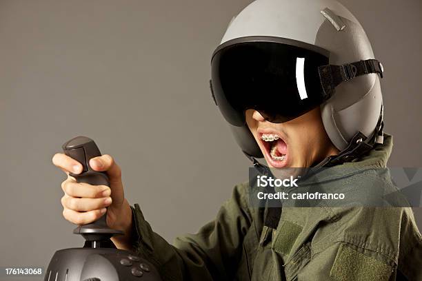 Videojugador Piloto Foto de stock y más banco de imágenes de Hacer el saludo militar - Hacer el saludo militar, Niño, Vista de costado