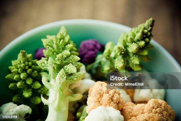 Romanesco Cauliflowers Und Brokkoli Stockfoto und mehr Bilder von Blumenkohl - Blumenkohl, Bunt - Farbton, Fotografie