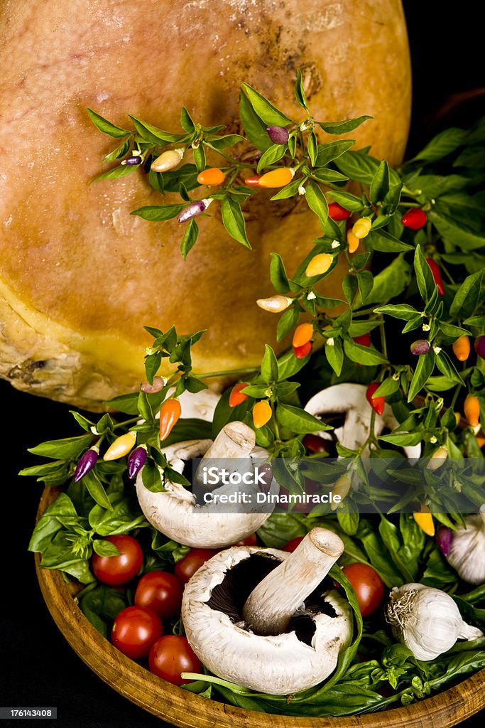 Prosciutto (Plano) com Presunto italiano e Muchrooms Pepperony vermelho - Royalty-free Agricultura Foto de stock