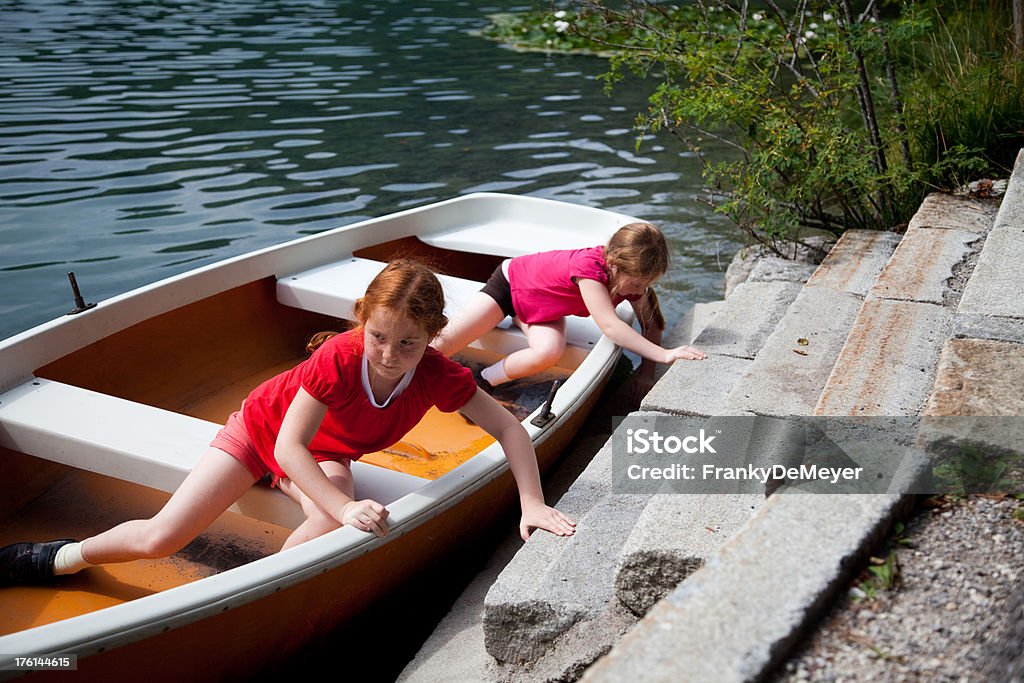 Mädchen in einem Ruderboot am See - Lizenzfrei 6-7 Jahre Stock-Foto