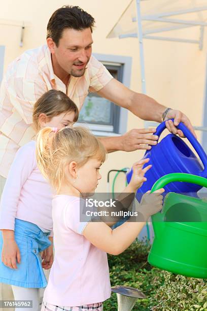 Foto de Família De Jardinagem e mais fotos de stock de Alemanha - Alemanha, Atividades ao Ar Livre, Canteiro de Flores