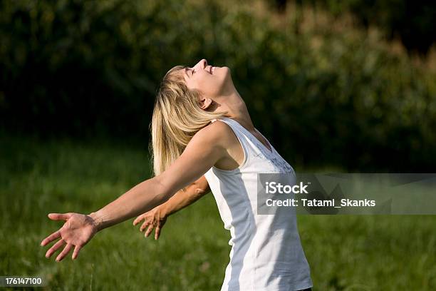 Joy Of Life Stockfoto und mehr Bilder von Aktiver Lebensstil - Aktiver Lebensstil, Attraktive Frau, Ausgestreckte Arme