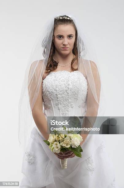 怒った花嫁 - 1人のストックフォトや画像を多数ご用意 - 1人, 20-24歳, ウェディングドレス