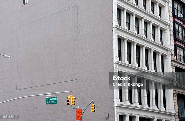 Photo libre de droit de Panneau Daffichage Publicitaire Peinture Murale Espace À Soho À Manhattan Dans Létat De New York banque d'images et plus d'images libres de droit de Peinture murale