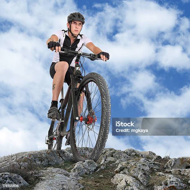Montanha Mountain Biker - Fotografias de stock e mais imagens de Andar de Bicicleta de Montanha - Andar de Bicicleta de Montanha, Adulto, Ao Ar Livre