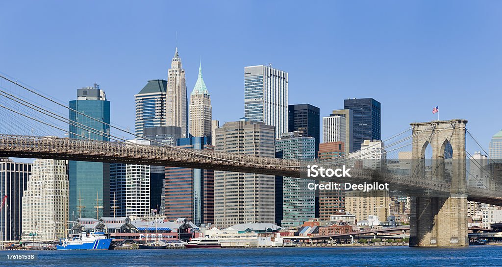 Ponte di Brooklyn e Manhattan Skyline della città di New York, Stati Uniti - Foto stock royalty-free di Acqua
