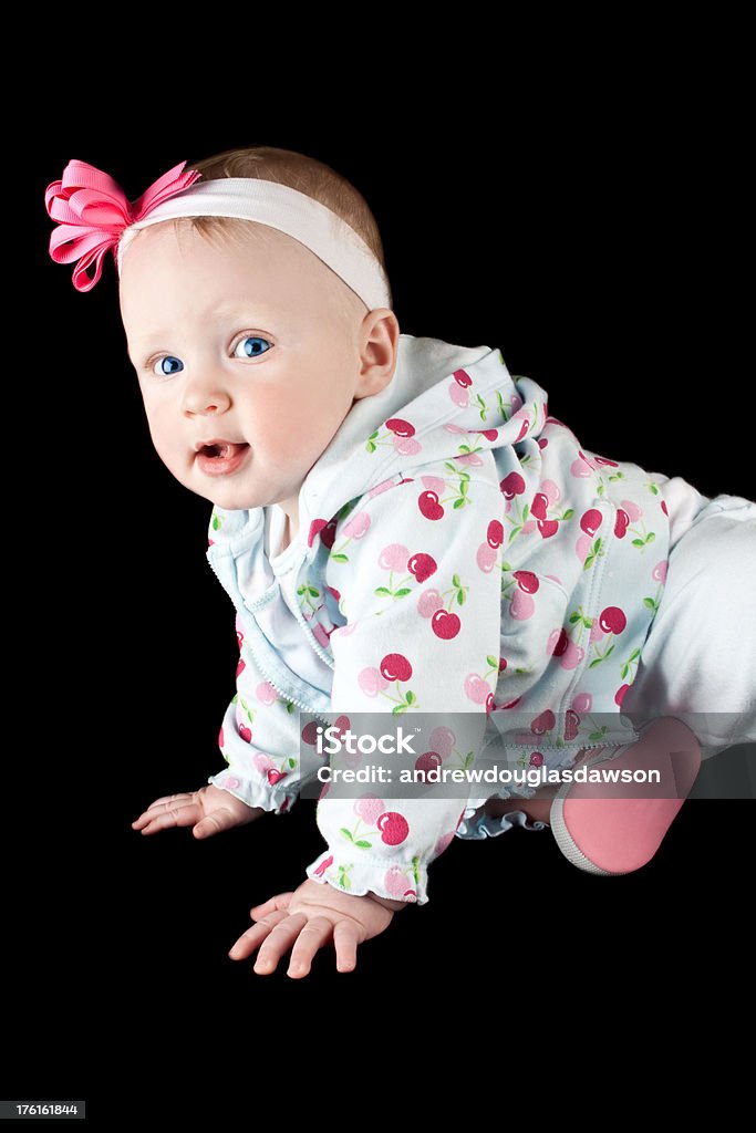 Lindo Bebê Menina aprendendo a crawl - Foto de stock de 0-11 meses royalty-free