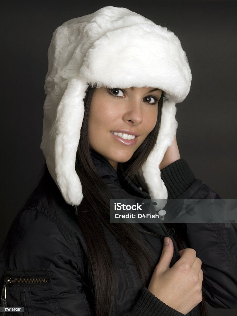 Gorro ruso con orejeras Mouton sombrero blanco ruso - Foto de stock de 20 a 29 años libre de derechos