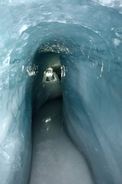 tunnel inside the jungfraujoch, switzerland - jungfraujoch imagens e fotografias de stock