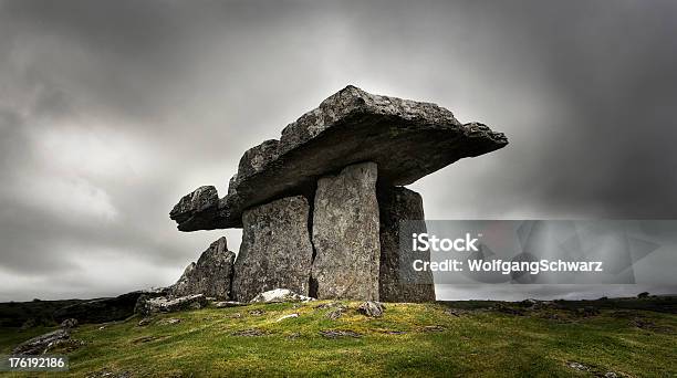 Il Dolmen Di Poulnabrone - Fotografie stock e altre immagini di Contea di Clare - Contea di Clare, Dolmen, Storia