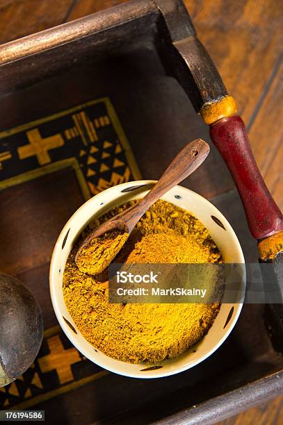 Giallo Curry In Polvere - Fotografie stock e altre immagini di Alimentazione sana - Alimentazione sana, Alimenti secchi, Cerchio