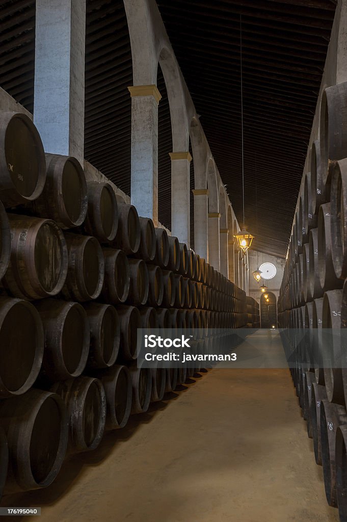 Botti di Sherry in cantina di Jerez, Spagna - Foto stock royalty-free di Alchol