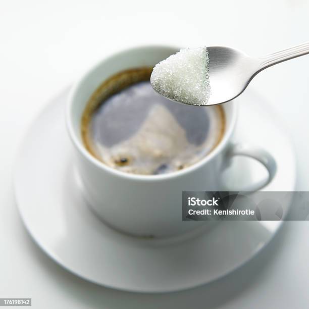 Tomar Menos De Azúcar Foto de stock y más banco de imágenes de Azúcar - Azúcar, Reducción, Medio lleno