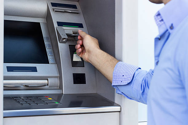 mann mit einem geldautomaten - bank statement stock-fotos und bilder