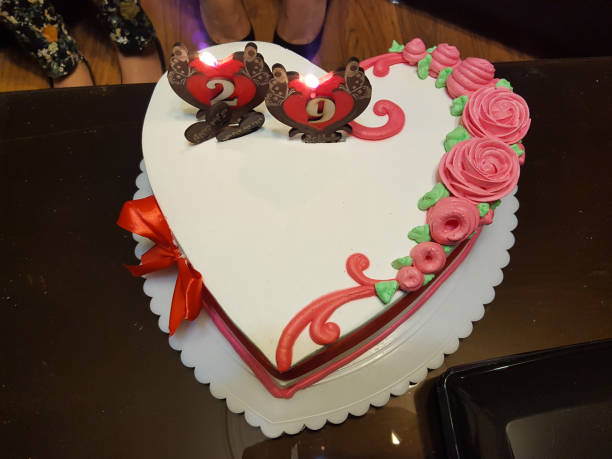 istock 30 yers Birthday Cake Design 1762137743