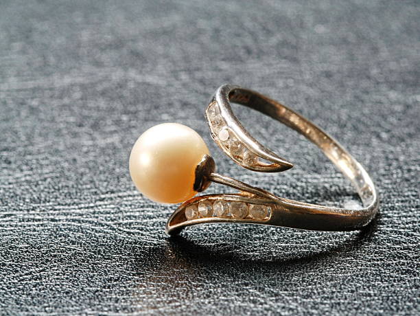 pearl-ring - pearl necklace earring jewelry stock-fotos und bilder