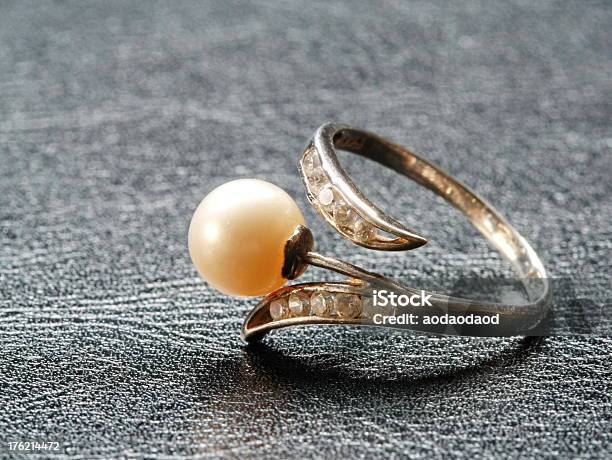 Photo libre de droit de Pearl Anneau En banque d'images et plus d'images libres de droit de Bague - Bijou - Bague - Bijou, Beauté, Bijou