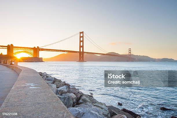 Golden Gate Bridge - Fotografie stock e altre immagini di Acciaio - Acciaio, Acqua, Ambientazione esterna