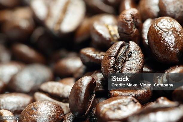 Świeże Ziarna Kawy - zdjęcia stockowe i więcej obrazów Bez ludzi - Bez ludzi, Bliski, Bliskie zbliżenie