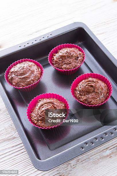 Foto de Cupcakes e mais fotos de stock de Alimentação Não-saudável - Alimentação Não-saudável, Amarelo, Assado no Forno