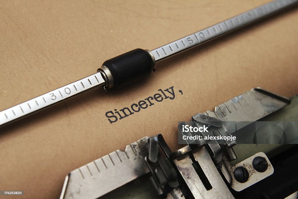 Sinceramente en máquina de escribir texto - Foto de stock de Azul libre de derechos