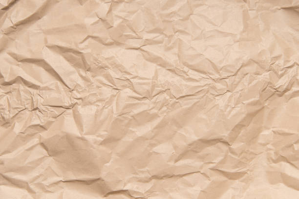текстура мятого коричневого бумажного фона - paper craft brown wrinkled стоковые фото и изображения