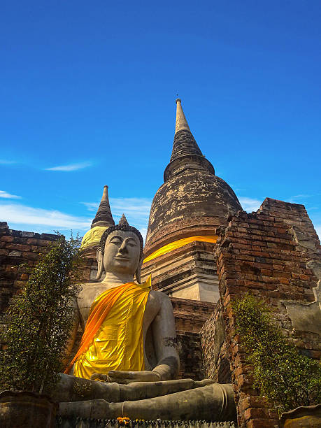 alte gebäude mit alten pagoden - thailand asia famous place stone stock-fotos und bilder