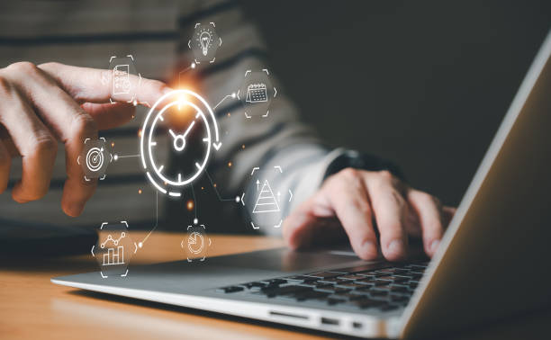 Business person with time management activity to improve productivity, process optimization and lean organization. Business and production improvement by time and resource planning for more profit. persona de negocios con actividad de gestión del tiempo para mejorar la productividad, la optimización de procesos y la organización ajustada. mejora del negocio y de la producción mediante la planificación del tiempo y los recursos para obtener más
