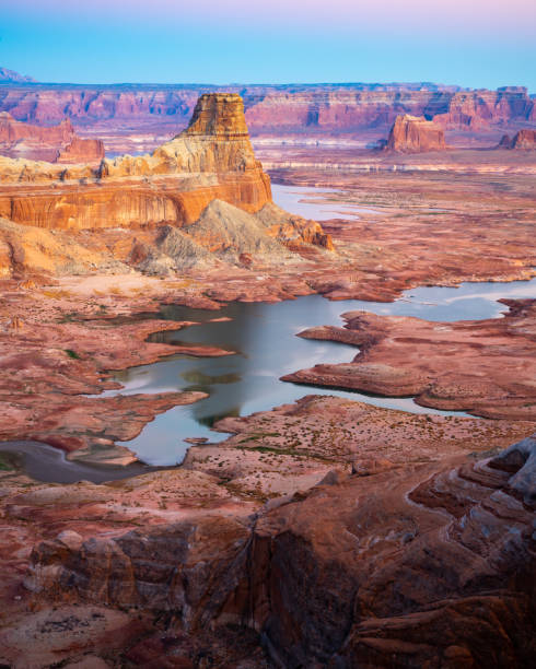 Gunsight Butte via Alstrom Point near the Utah and Arizona Border. Stunning view of Gunsight Bay, Gunsight Butter and Lake Powell canyonlands national park stock pictures, royalty-free photos & images