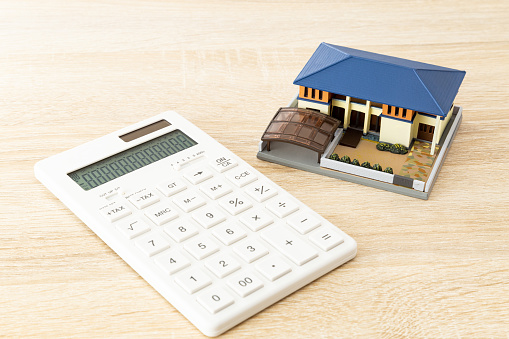 House model and calculator.