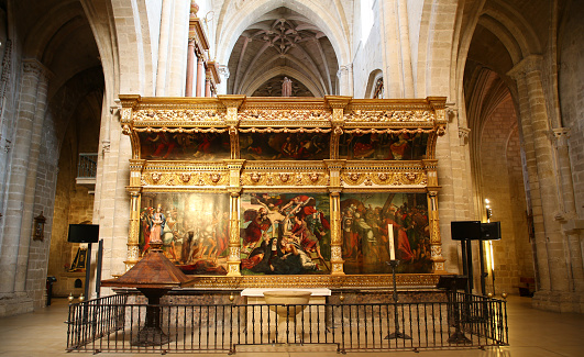 This photo was taken in the cathedral called Catedral del Salvador, Santo Domingo de la Calzada, La Rioja, España
