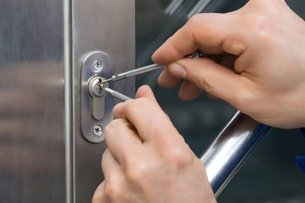 istock Male Lockpicker Fixing Door Handle At Home 1763669850