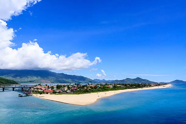 Photo of A landscape shot of the town of Lang Co in Vietnam