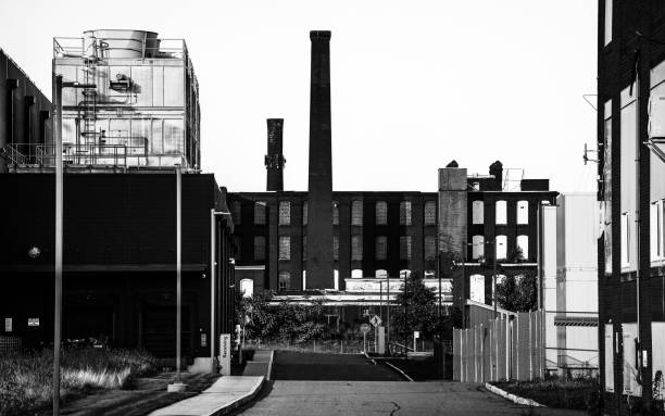 industriestadt - holyoke, massachusetts - poverty ugliness residential structure usa stock-fotos und bilder