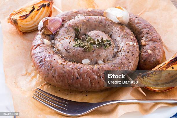 Hausgemachte Wurst Stockfoto und mehr Bilder von Bildhintergrund - Bildhintergrund, Blatt - Pflanzenbestandteile, Braun