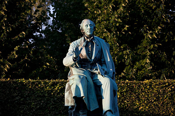 hans christian andersen dans kings jardin, copenhague - hans christian andersen photos et images de collection