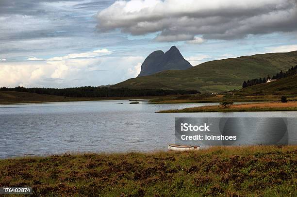 Vista Di Ben Più Assynt - Fotografie stock e altre immagini di Acqua - Acqua, Ambientazione esterna, Cielo